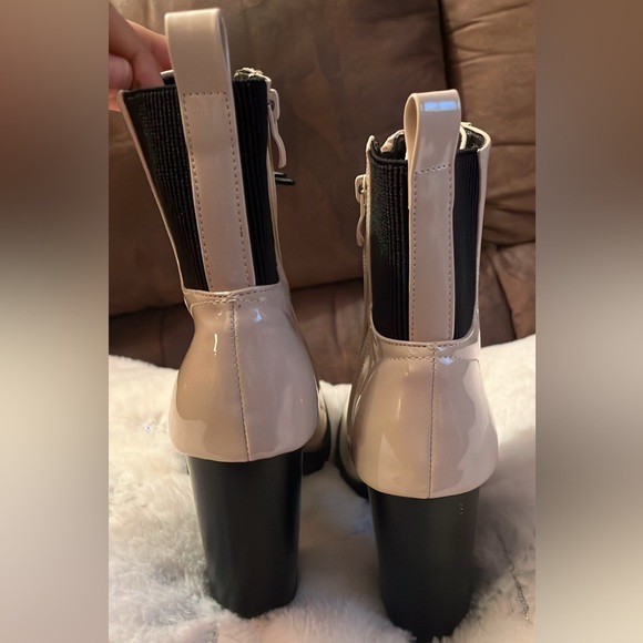 Boots - Picture 4 of 4